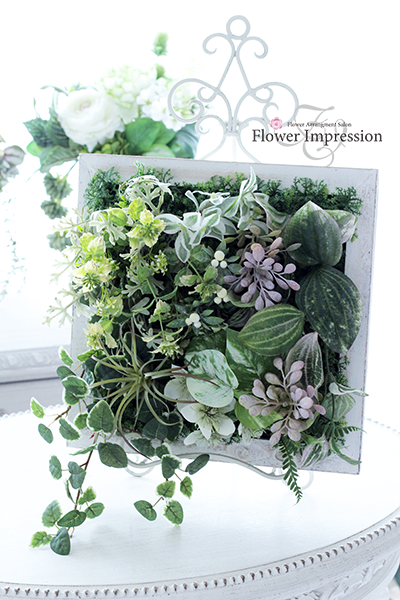 壁にグリーンのフレームアレンジ アーティフィシャルフラワー 造花 Flower Impression
